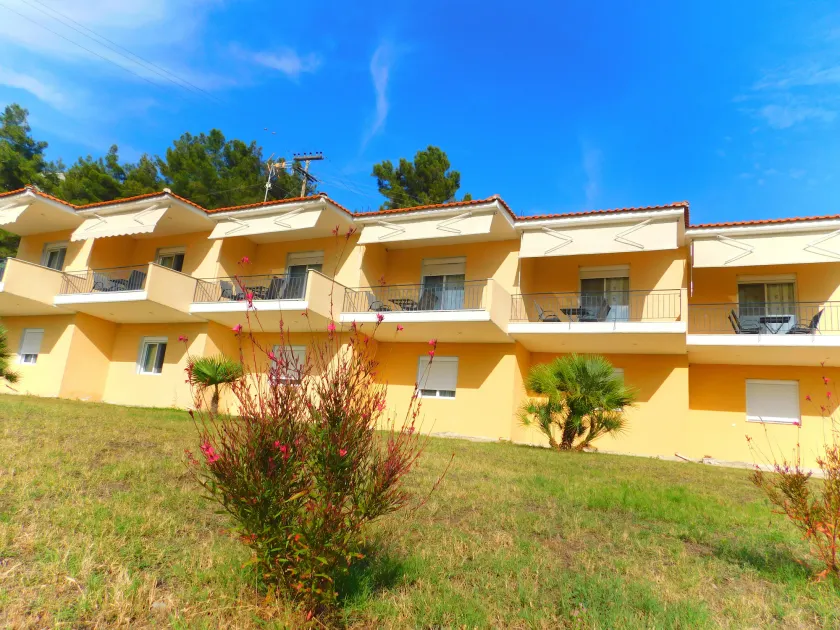 Red Coral Apartments - Image 1