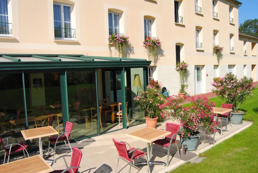 Brit Hotel Châteaudun - Image 1