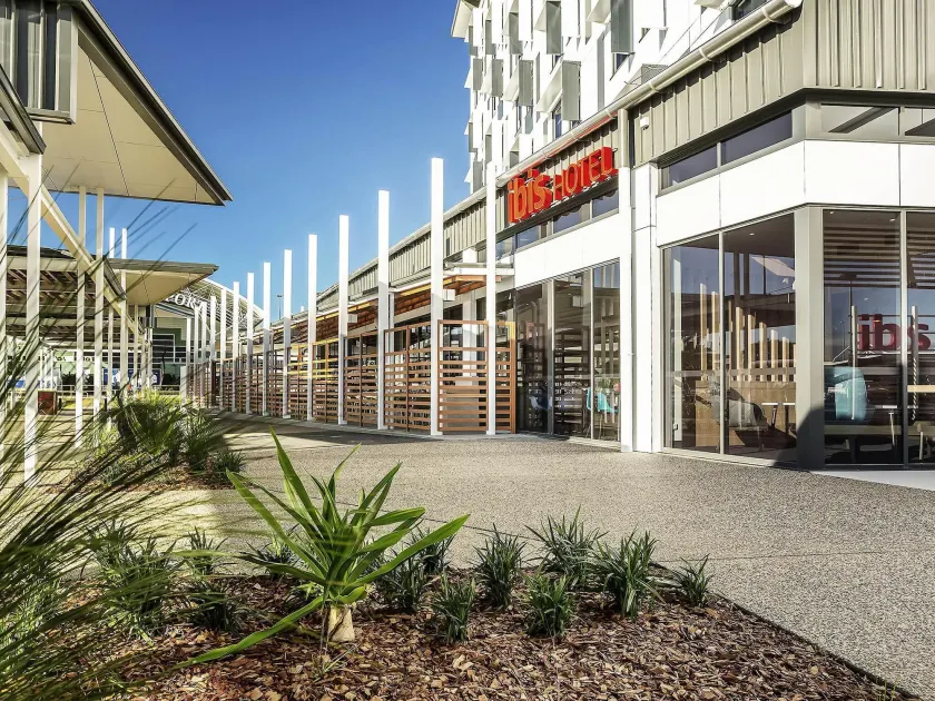 Ibis Mackay - Image 1