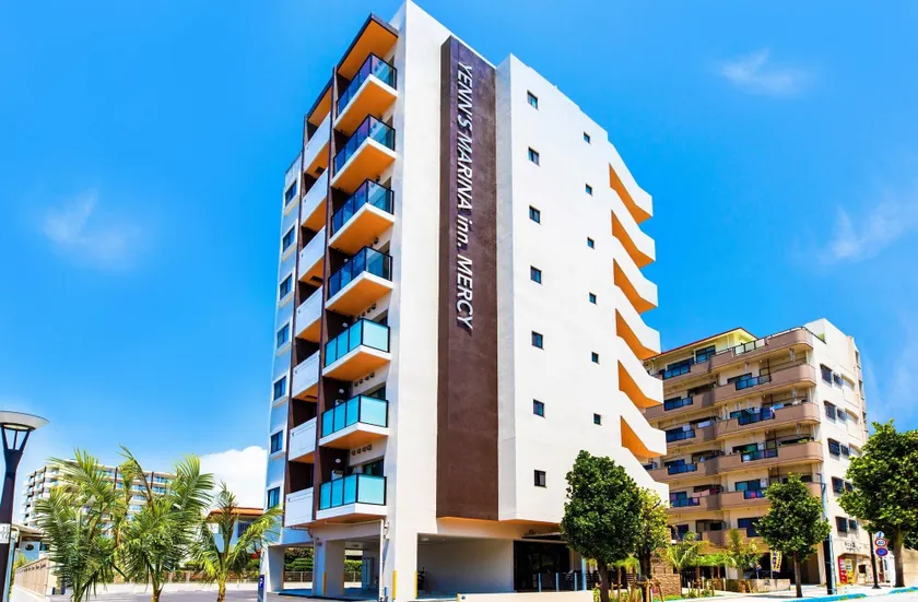 Yenns Marina Inn Mercy - Image 1