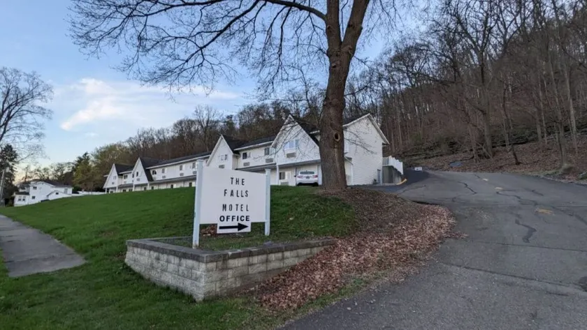The Falls Motel - 2 Mi to " Watkins Glen State Park, Wineries " and 4 Mi to Watkins Glen International Track " The Glen " - Image 1