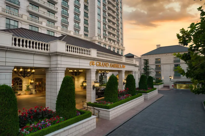 Grand America Hotel - Image 1