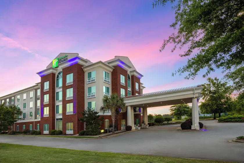 Holiday Inn Express and Suites Newberry by IHG - Image 1