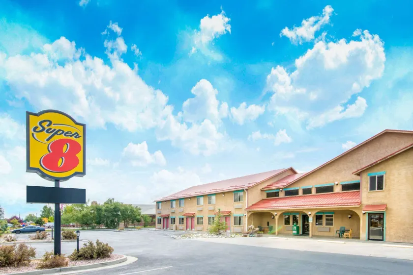 Super 8 by Wyndham Buena Vista - Image 1