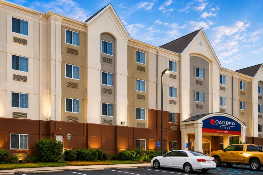 Candlewood Suites Pearl by IHG - Image 1
