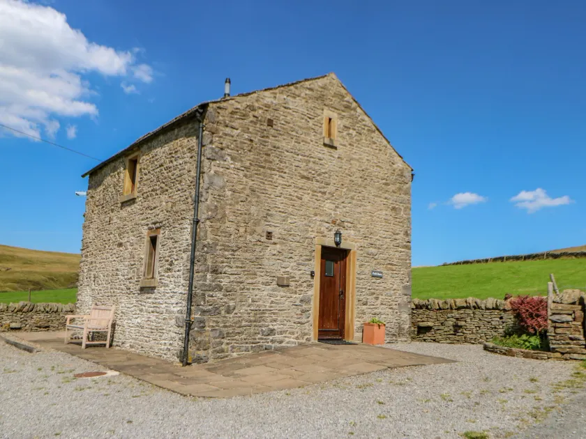 Field Barn - Image 1