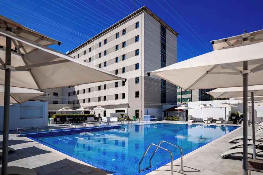 Rénéa Hotel - Image 1
