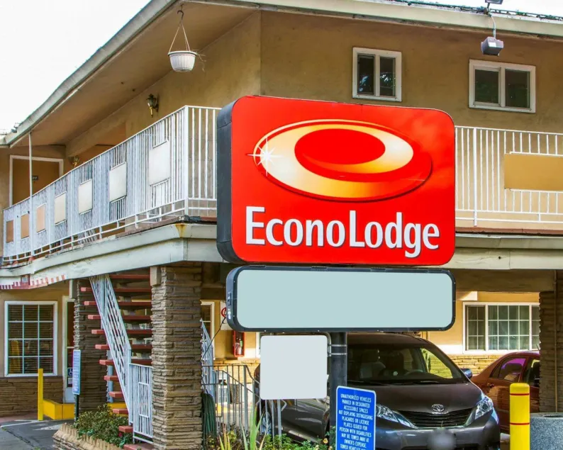 Econo Lodge Sacramento Convention Center - Image 1