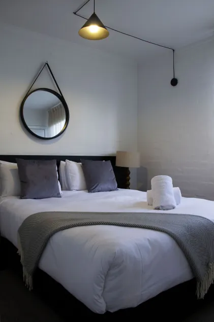 SoYa on Davis Apartment Hotel - Room