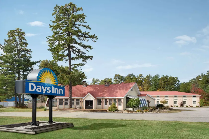 Days Inn by Wyndham Tamworth - Image 1