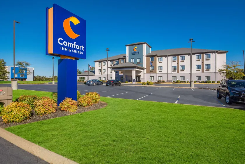 Comfort Inn & Suites Cave City - Image 1