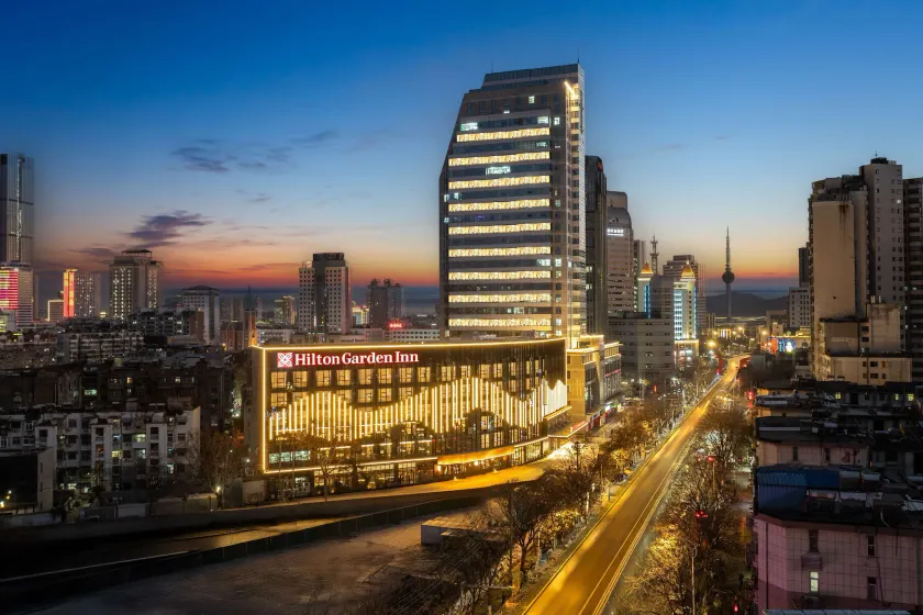 Hilton Garden Inn Xuzhou Pengcheng Square - Image 1