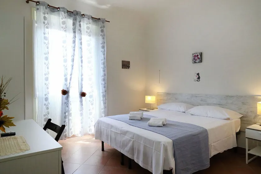 Mia Palace - Image 1