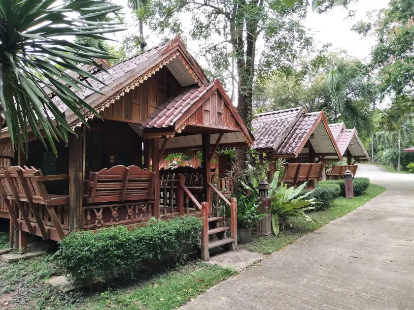 Phetsangsom Resort - Image 1