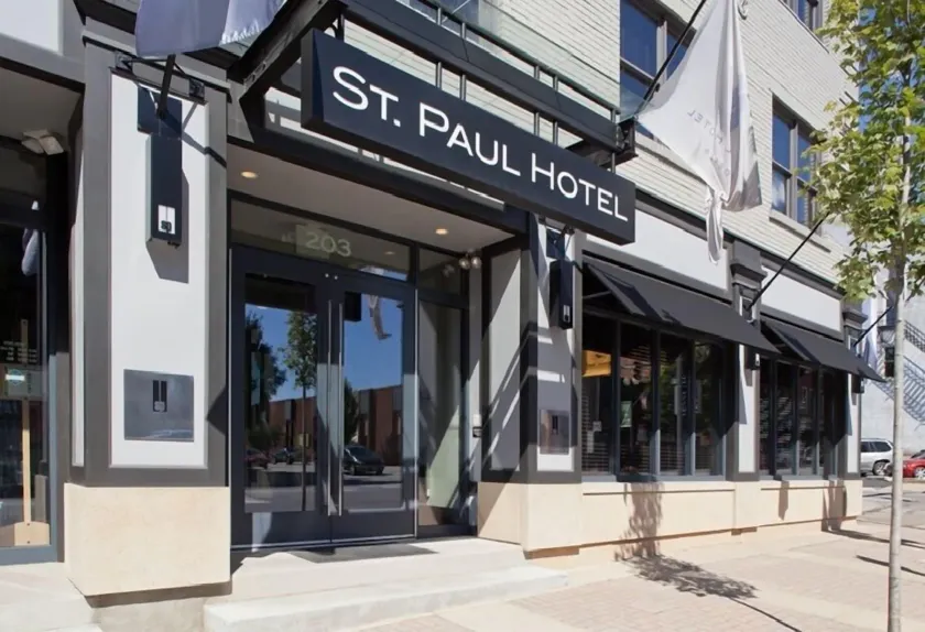 St Paul Hotel Wooster - Image 1