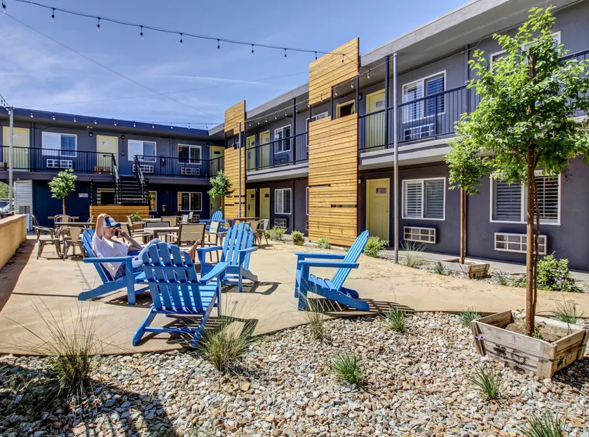 Americana Modern Hotel - Image 1