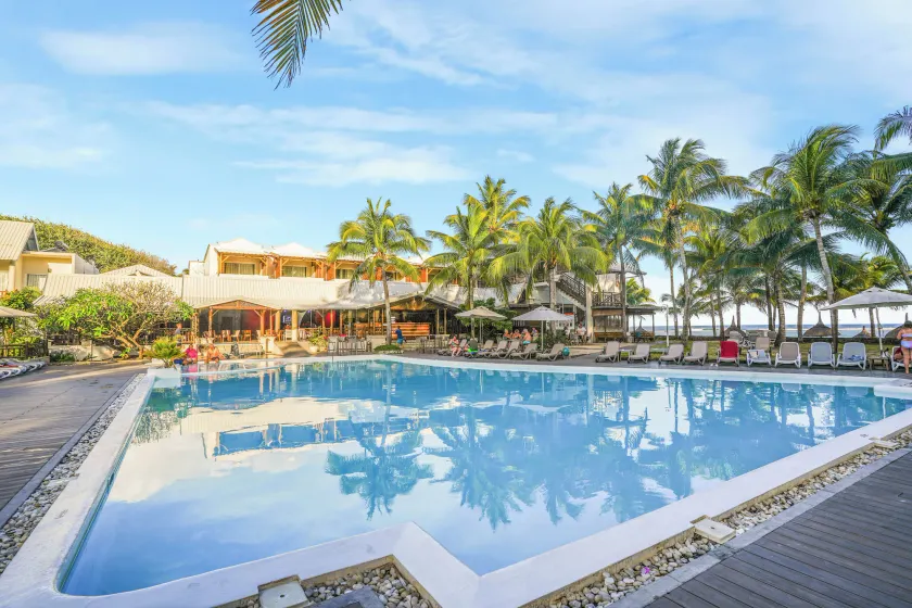 Le Peninsula Bay Beach Resort & Spa - Image 1