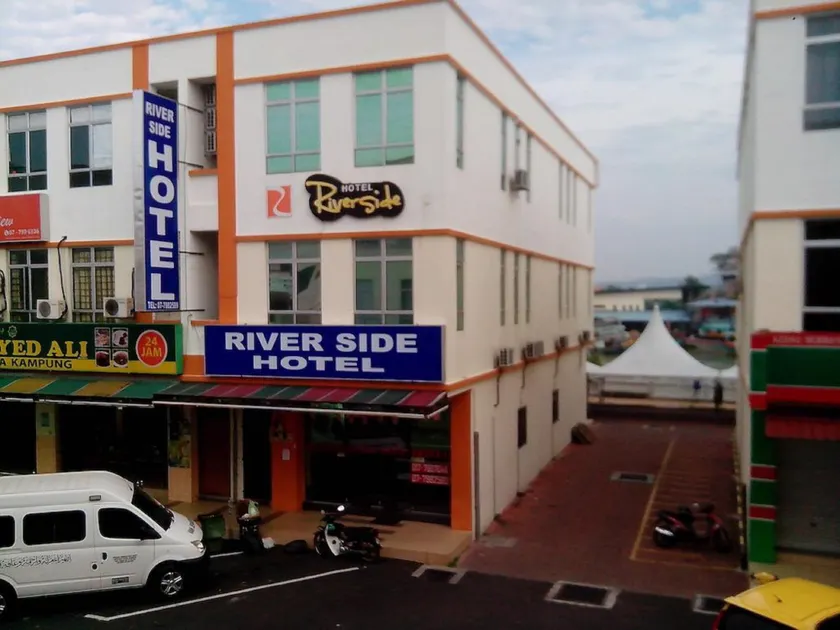 RiverSide Hotel Mersing - Image 1