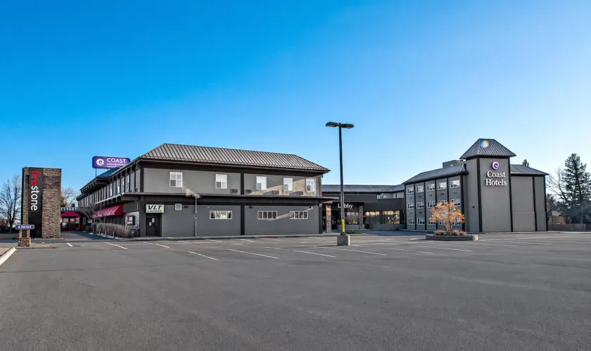 Coast Lethbridge Hotel & Conference Centre - Image 1