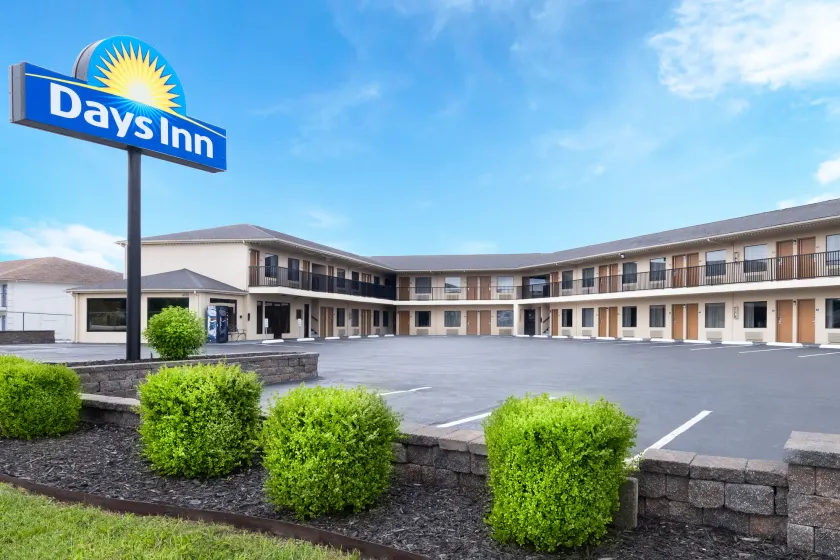 Days Inn by Wyndham St. Robert Waynesville/Ft. Leonard Wood - Image 1