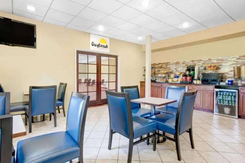 Express Inn Harrisburg South New Cumberland - Image 1
