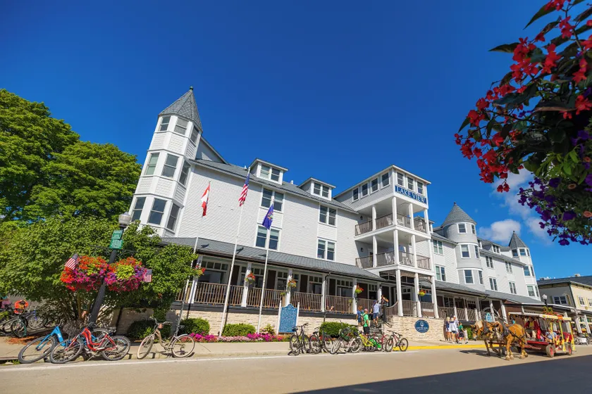 Lake View Hotel - Image 1