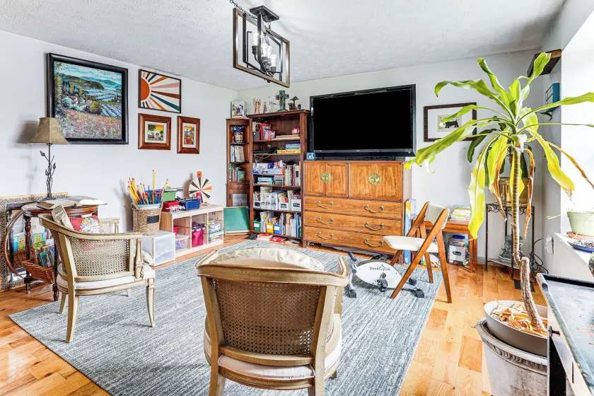 Near Trails, Parks & Orchards: Germantown Retreat - Image 1