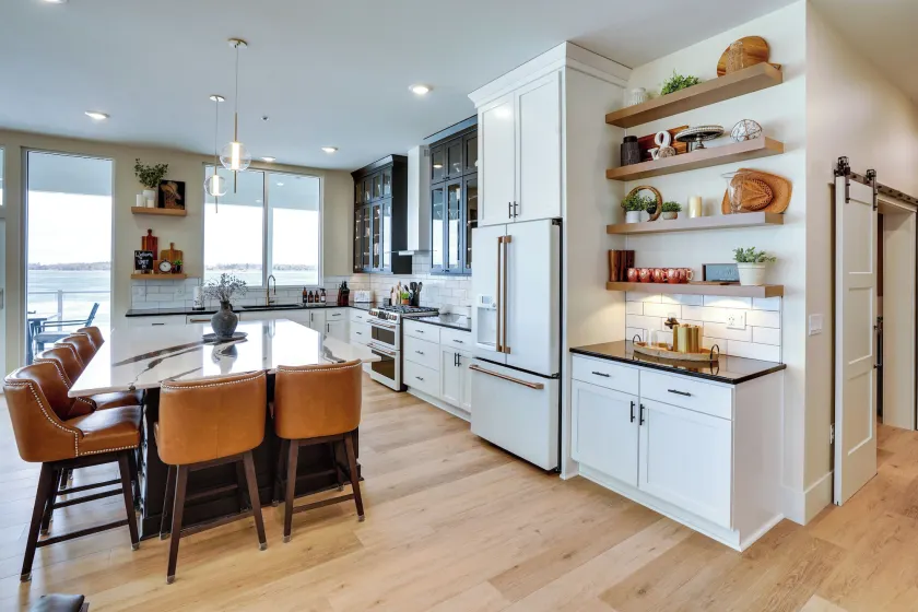 Waterfront Watertown Condo w/ Patio & Pool Access! - Interiør