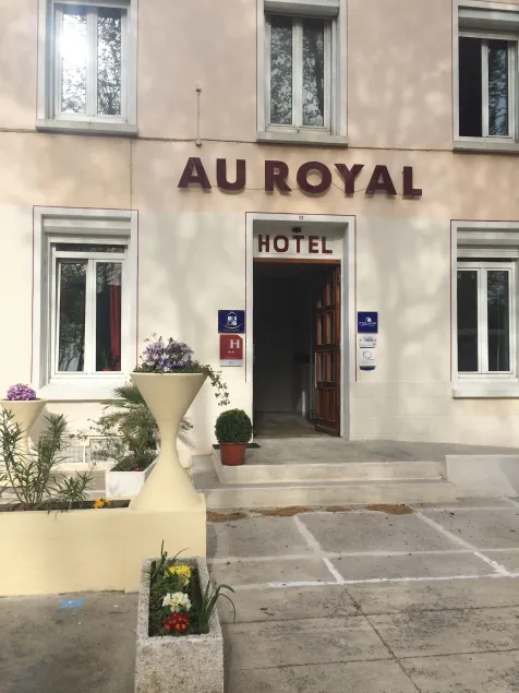 Au Royal Hotel - Image 1