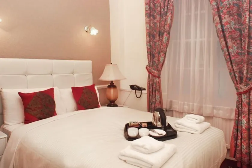 Classic Hyde Park Hotel - Image 1