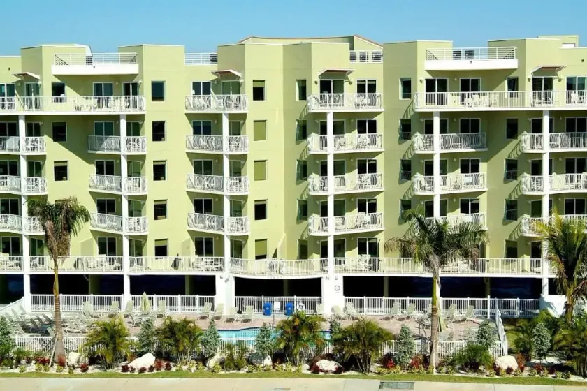 Crystal Palms Beach Resort  - Image 1