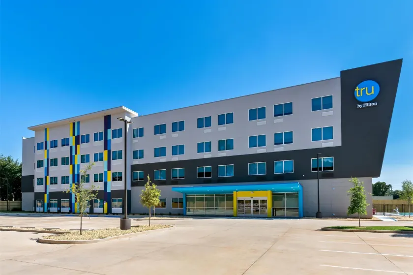 Tru By Hilton Pensacola I-10 North Davis Highway - Image 1