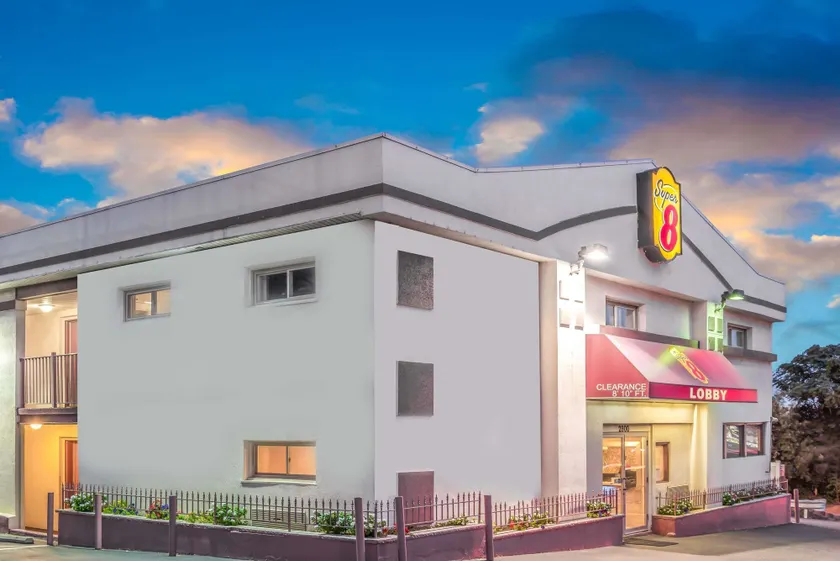 Super 8 by Wyndham North Bergen NJ/NYC Area - Image 1