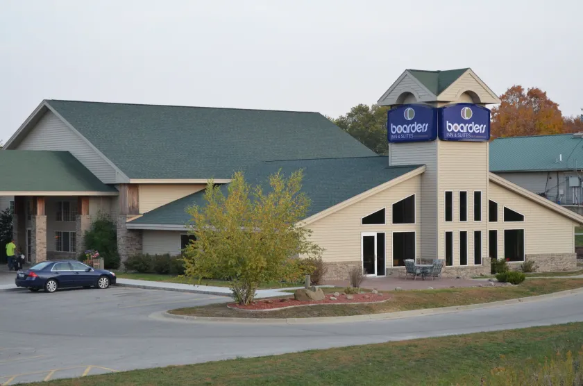 Boarders Inn & Suites by Cobblestone Hotels - Fayette - Image 1