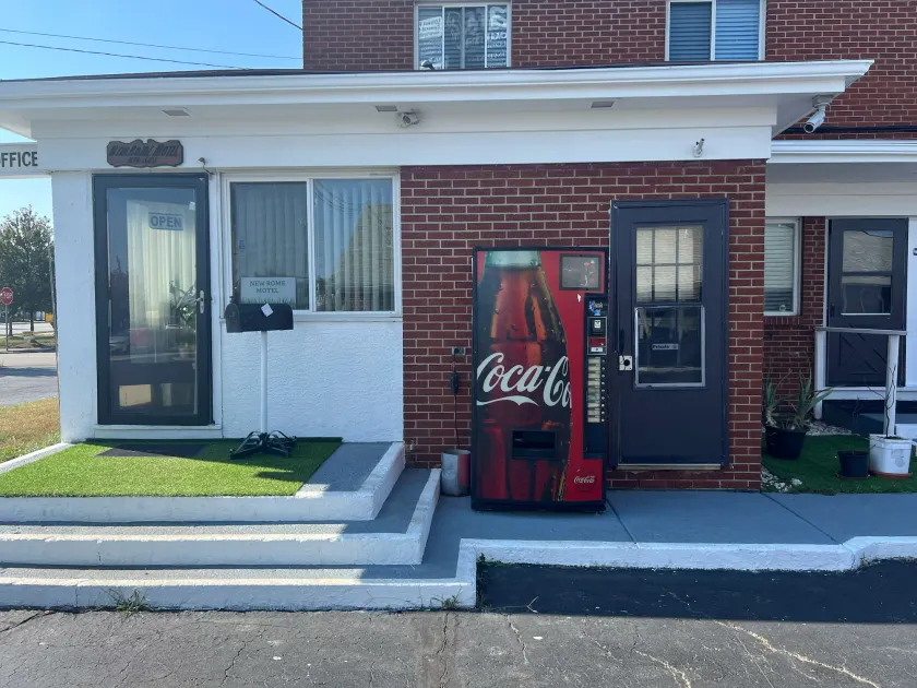 New Rome Motel - Image 1