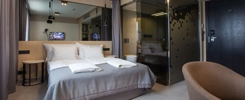 Ilonn Hotel - Image 1