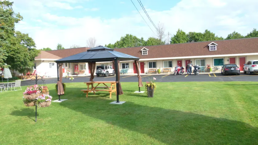 Country Squire Motel - Image 1