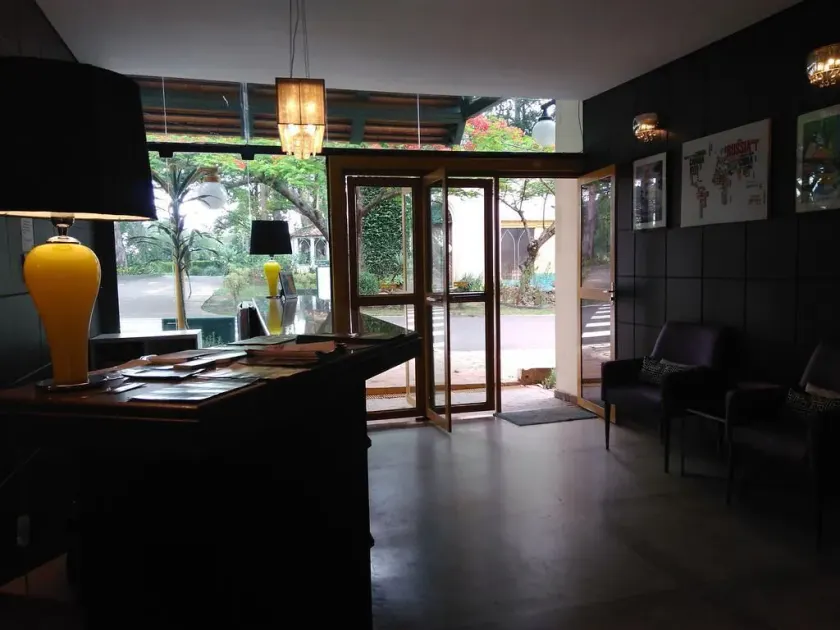 Casa Amarela Executive Hotel - Interior entrance