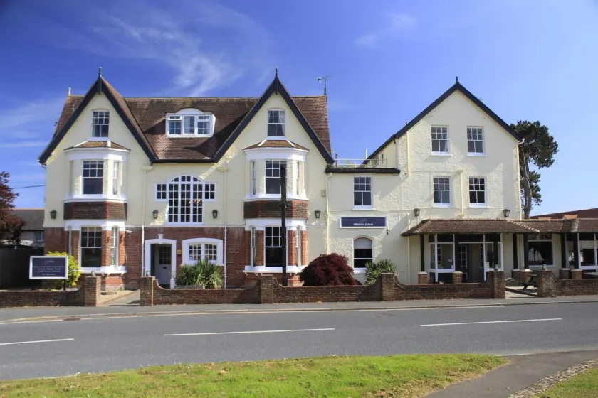 The Birdham Hotel & Restaurant - Image 1