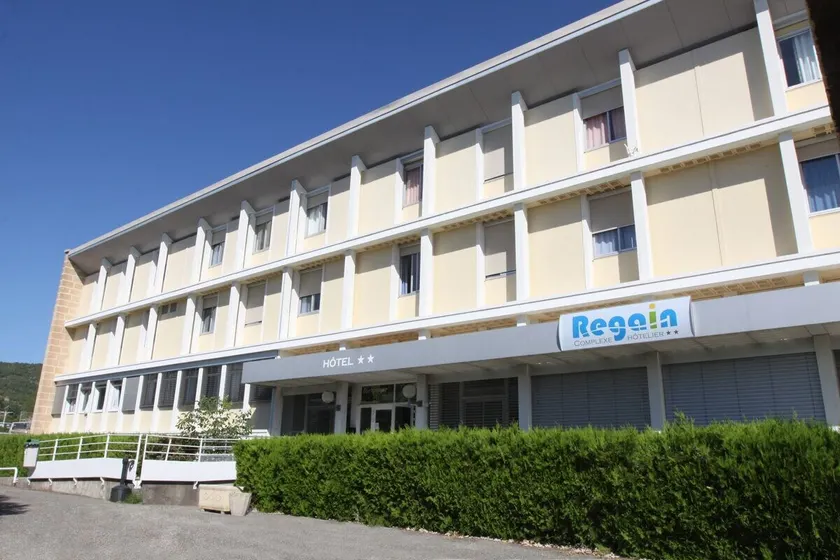 Complexe Hôtelier Regain - Image 1