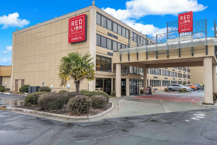 Red Lion Hotel Charlotte - Image 1