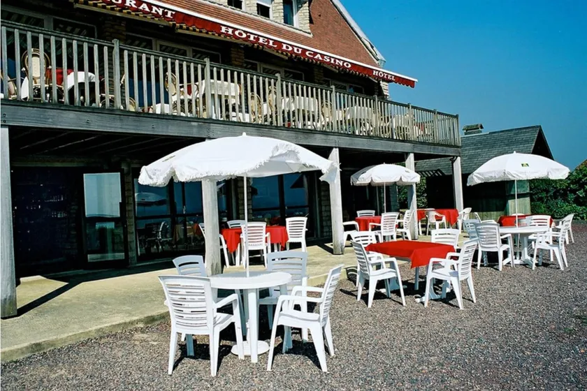 Logis Hotel Du Casino Restaurant Le Mathelia - Image 1