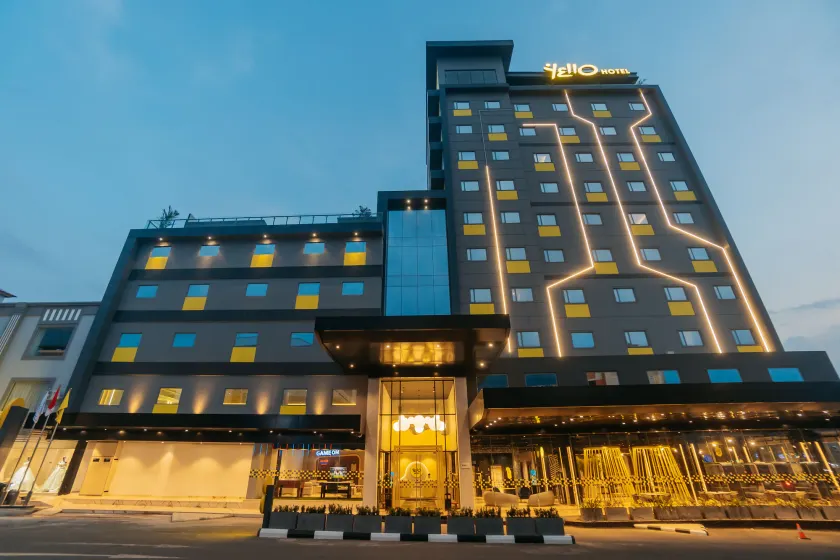 Yello Hotel Harbour Bay - Image 1
