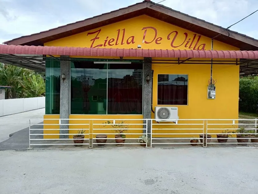 Ziella De Villa - Image 1