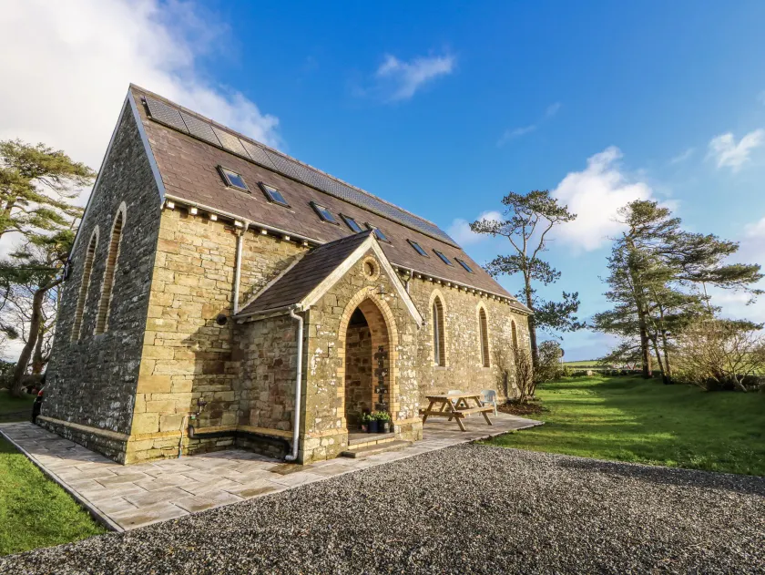 Church Llygad Y Dyffryn - Image 1