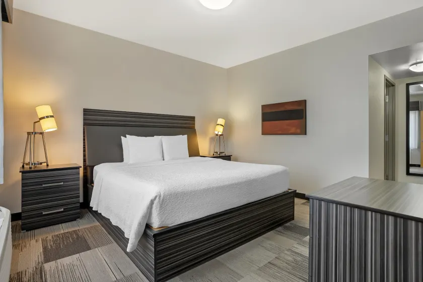 Best Western Plus Airport Inn & Suites - Image 1