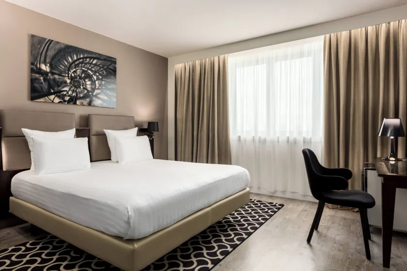 AC Hotel Paris Porte Maillot by Marriott - Image 1