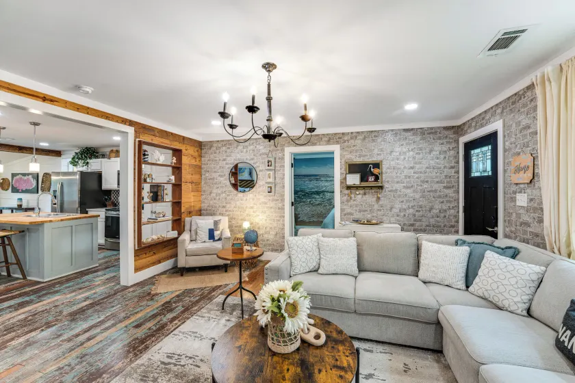 Walk to Boat Ramp: Newly Remodeled Seadrift Home! - Image 1