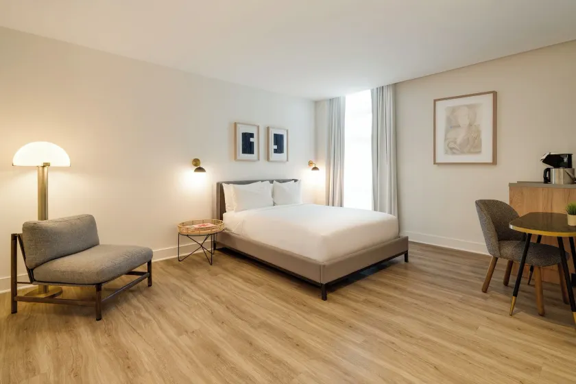 Kenmore Village Hotel, South Beach - Image 1