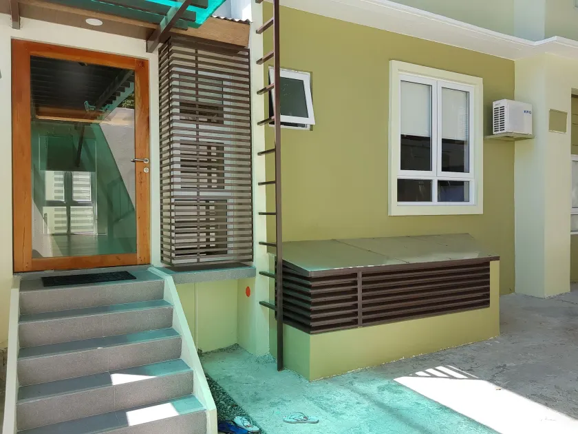 The Leaf House - Image 1